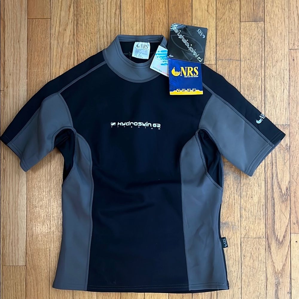 NWT LLBean Women’s NRS Hydroskin-G2 Black & Gray Shirt wet suit T shirt style.